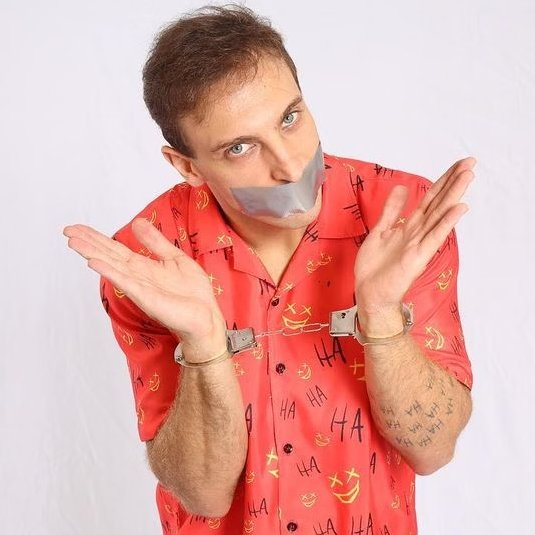 republiqueBRA's tweet photo. 😬 Após ENXURRADA de críticas, a juíza que CONDENOU Léo Lins a mais de 8 anos de PRISÃO alterou a foto e o @ do seu perfil no Instagram. https://t.co/4Zyr7QmVLB