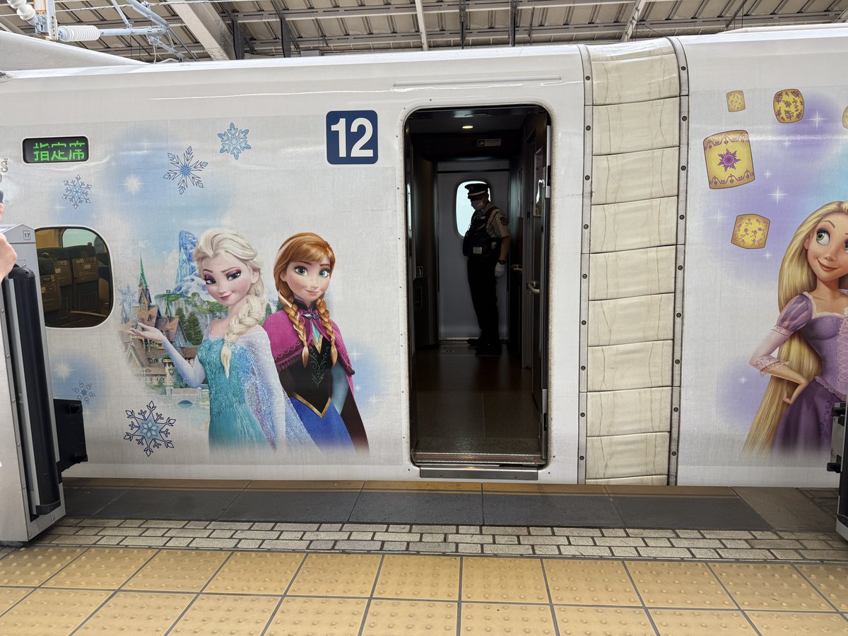 本日は日帰り名古屋だったのですが、朝早く新幹線に乗ろうとしたらFS新幹線が出発しようとする場面に。
気付いた時は遅すぎましたね。惜しいことをしました。