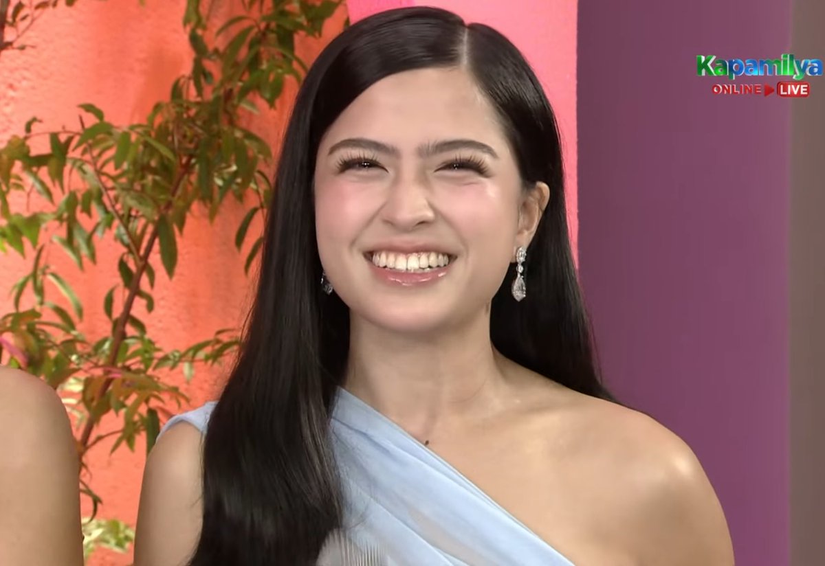 isaengagemntofc's tweet photo. When beauty and happiness collide  Nakakahawa ‘yung ngiti! 

SATchillin WithALEXA
#PBBCollabFinalDuoDay3 https://t.co/qwHHnyeGOG