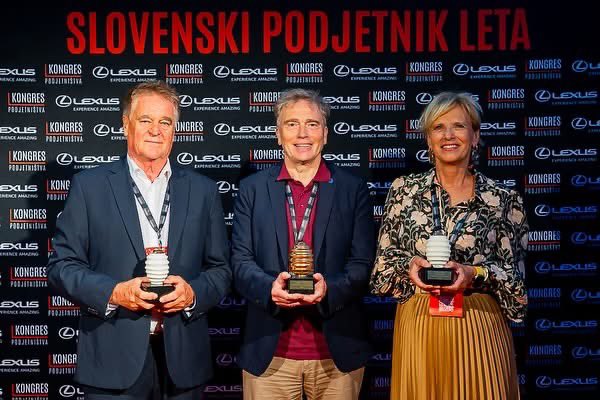 Demokrati (@demokratislo) on Twitter photo Predsednik stranke dr. <a href="/AnzeLog/">Anže Logar</a> je bil na Kongresu podjetništva eden od govorcev na panelu Gospodarska politika na prelomnici.
👏🏻 Iskrene čestitke Mark Pleško za naziv podjetnik leta 2025.
🇸🇮 Slovensko gospodarstvo potrebuje manj birokracije in davčno okolje, ki spodbuja Predsednik stranke dr. <a href="/AnzeLog/">Anže Logar</a> je bil na Kongresu podjetništva eden od govorcev na panelu Gospodarska politika na prelomnici.
👏🏻 Iskrene čestitke Mark Pleško za naziv podjetnik leta 2025.
🇸🇮 Slovensko gospodarstvo potrebuje manj birokracije in davčno okolje, ki spodbuja