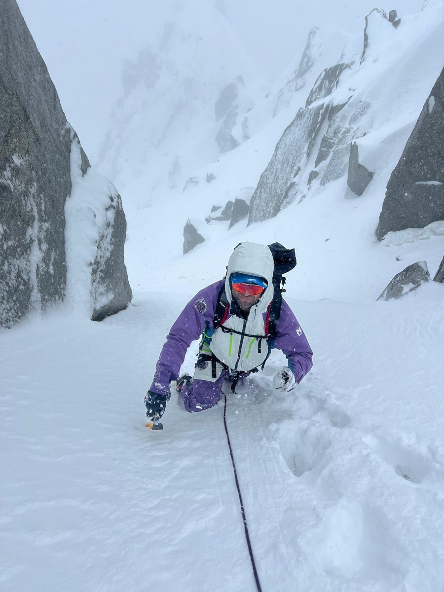 Premier sommet atteint pour Ludovic Cirilo, La Tour Ronde, à 3792 m ! 🏔️⛏️

L’acclimatation se poursuit, rendez-vous lundi pour la prochaine étape de l’aventure ! ❄️

#Alpes #MontBlanc