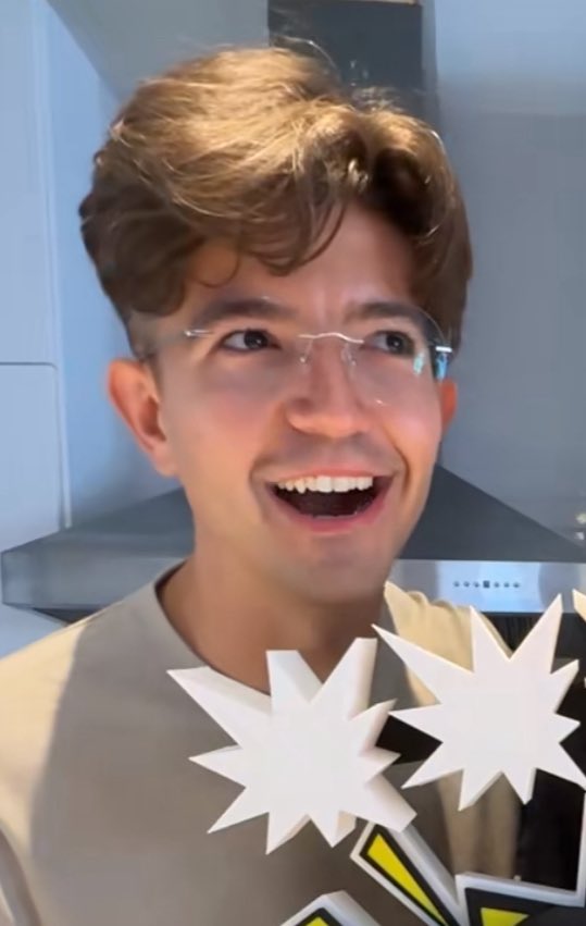 frowsed's tweet image. This might be the first time ever, that i’ve seen him change his hair.