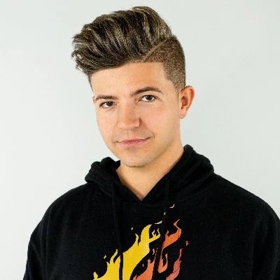 frowsed's tweet image. This might be the first time ever, that i’ve seen him change his hair.
