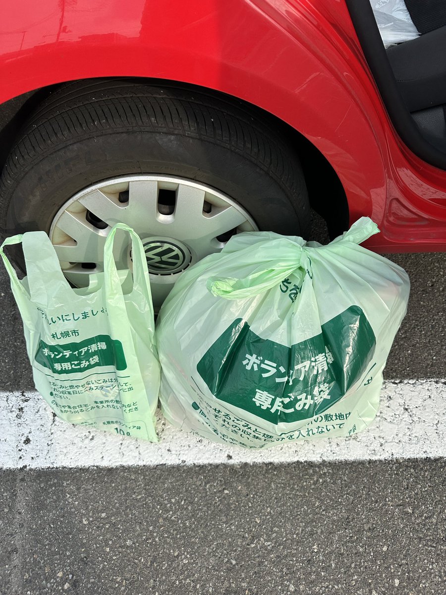 terumin_369's tweet image. 5/7〜毎日毎日運氣拾い🍀
タバコの吸殻162本。
累計2,043本。
靴が片方だけ2足落ちてました。ゴミはもしかしたら飛んで来たかもしれない。たばこは完全にポイ捨て。靴は？
#CleanUpChallenge
#EcoWarrior
@cleanify_vet
#Vechain 
#VeBetterDAO
#continue_salon
#MeGo
#ゴミ拾い