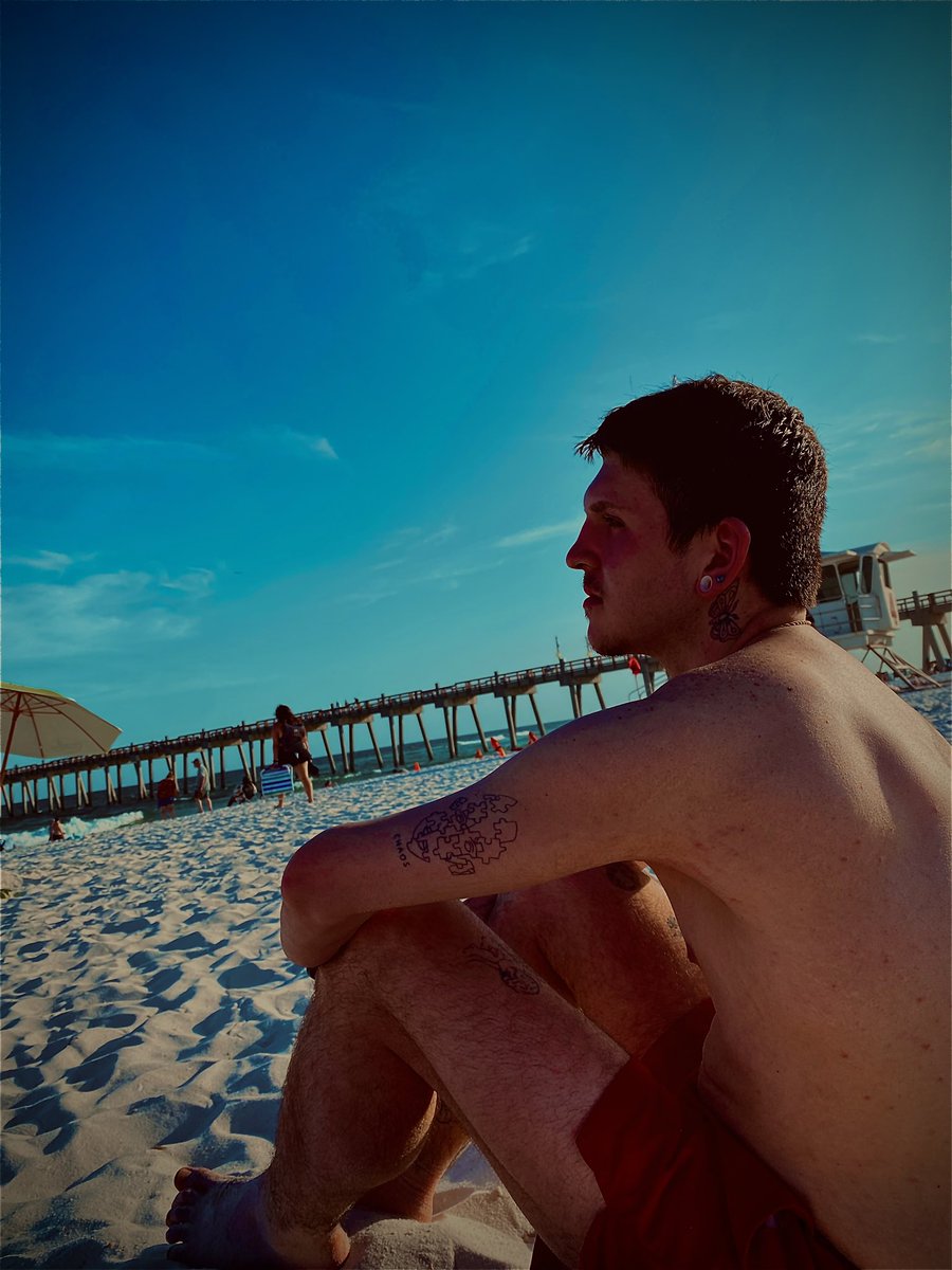 otter_twunk_'s tweet photo. Went on vacation finally 🌊💸 https://t.co/ir0YS2AxiK