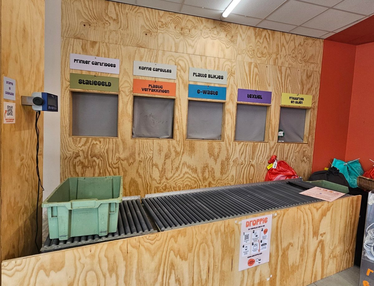 Van statiegeldflesjes en blikjes tot oude elektronica en kleding; bij Droppie kan je alles in één keer kwijt en is je #afval ook nog eens geld waard. 🗑️💸 Lees hier meer over deze moderne recyclewinkel. ♻️🤩
hetkanwel.nl/droppie-recycl…