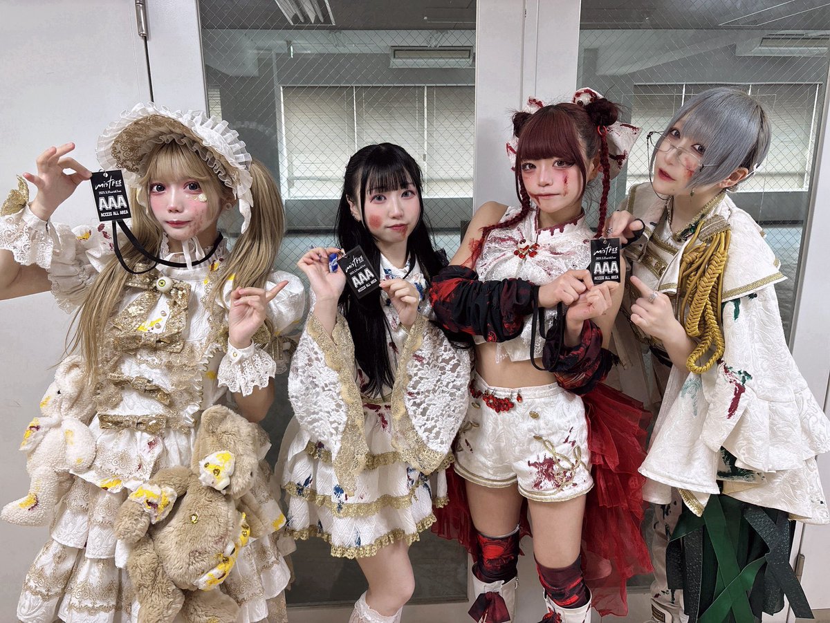696DIE333's tweet photo. YA'ABURNEE（やーあぶるにー）ってグループよくないですか？？？？　#やーぶる　#Deads #脱却 #FOURSHOTS #REUNIION https://t.co/AfJ2Bikz8v