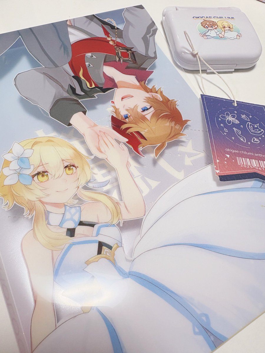 ノベルティの
①おきがえクリアブックケース
②ソーイングセット
③ショップタグ風しおり
が無事に届きましたのでお披露目です✨
こちらのノベルティはイベント頒布時に先着でお渡しになります。また、とらのあなさんでも小部数ではありますが、ノベルティ付きの物を扱って頂く予定です📦