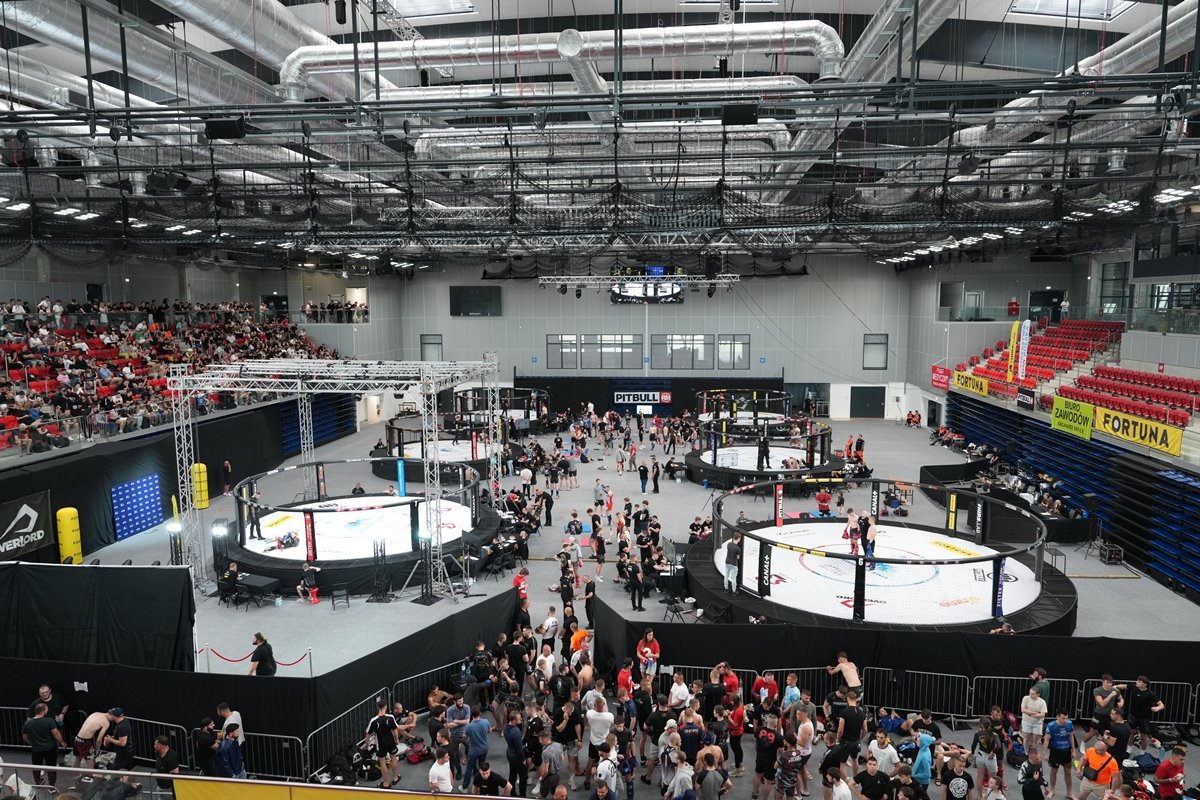 Po raz pierwszy w historii 6 klatek 💪

14. Mistrzostwa MMA.

Sponsor główny: <a href="/eFortunapl/">eFortuna.pl</a>