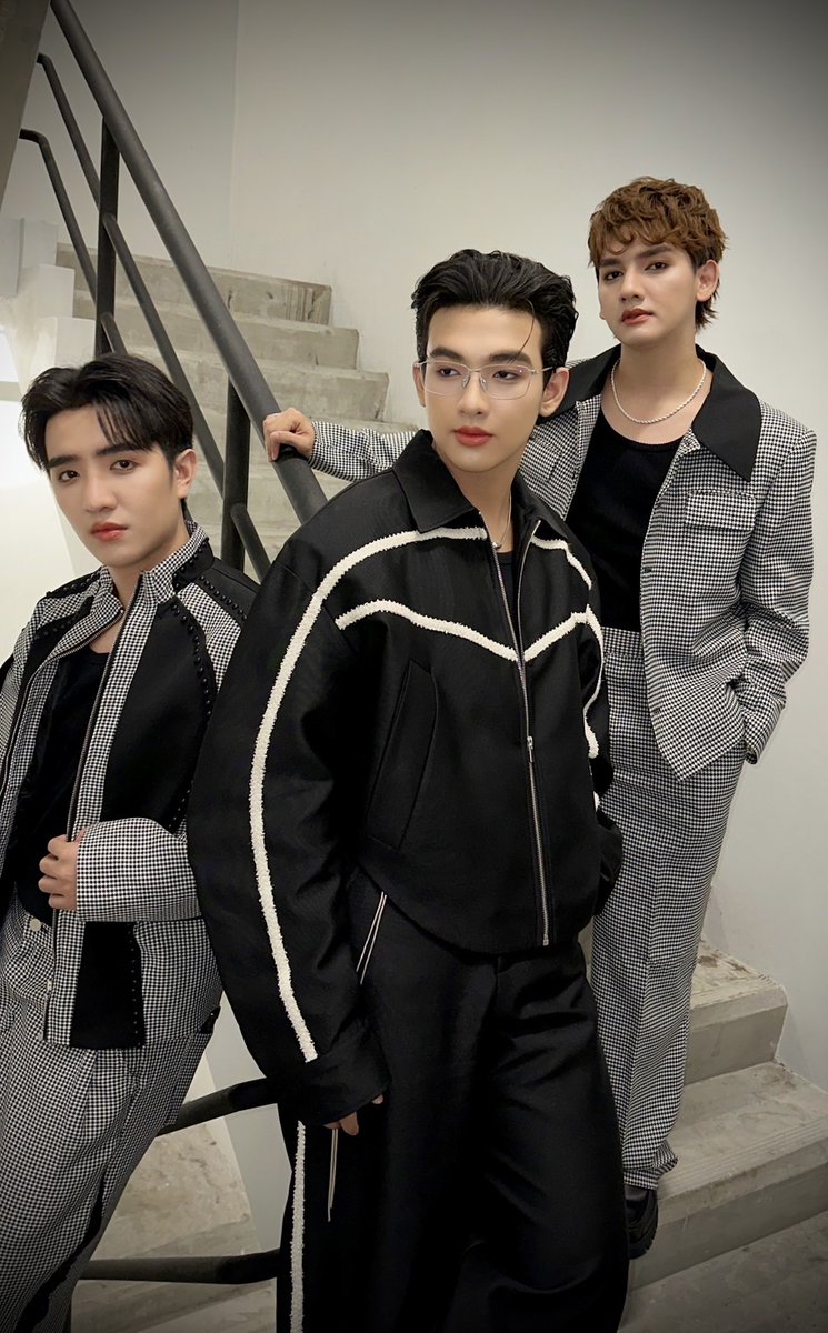 หนุ่มๆซอยบอย อาร์สยาม ตั้งแต่ไปรายการ Sing! Asia กระแสตอบรับก็ดีสุดๆไปเลย มาฟังหนุ่มๆเขาพูดคุยกัน @ รายการ คุยข่าวเย็น ช่อง8  นะค้าบบบ

🔴LIVE🔴 facebook.com/share/v/1V4WnS…

#ซอยบอยอาร์สยาม #Rsiammusic #คุยข่าวเย็นช่อง8 #SingAsia