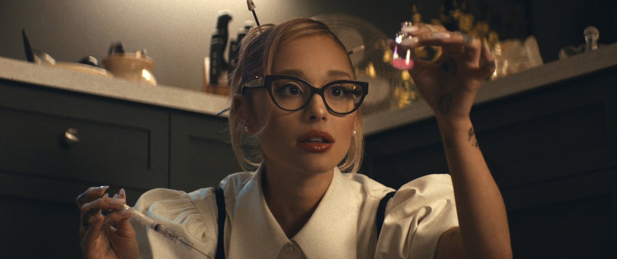 ArianaToday's tweet image. one year ago, ariana grande released ‘the boy is mine’ as a single 🐈‍⬛