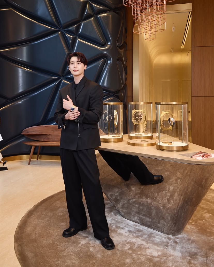 LJSFansPhil's tweet image. UPDATE | 07 June 2025

Lee Jong Suk IG update

#vacheronconstantin 
#TheQuest #VC270 #ad
@vacheronconstantin

@jongsuk0206

#LeeJongSuk #이종석 #LeeJongSukFansPhilippines