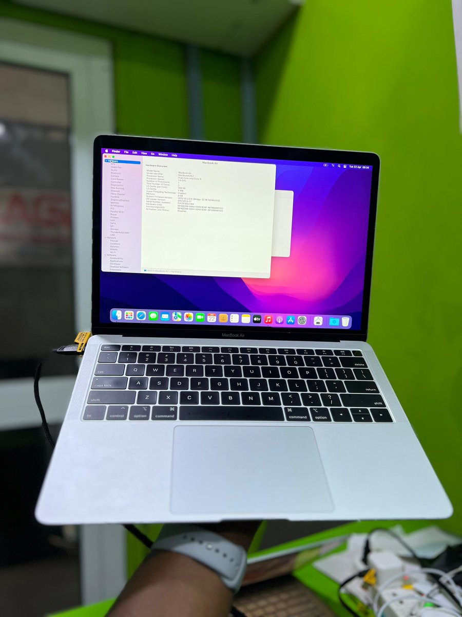 First frame: 2018 Apple MacBook Pro 13-inch Core i5 512gb ssd 8gb ram Touchbar/ID Space Gray CC-90 Ventura Os @ ₦630k 

Second frame: 2019 Apple MacBook Air 13-inch Retina Core i5 8gb ram 256gb ssd Silver Color 
Neatness 10/10 @ ₦560k

Nationwide delivery 📦
like and retweet❤️