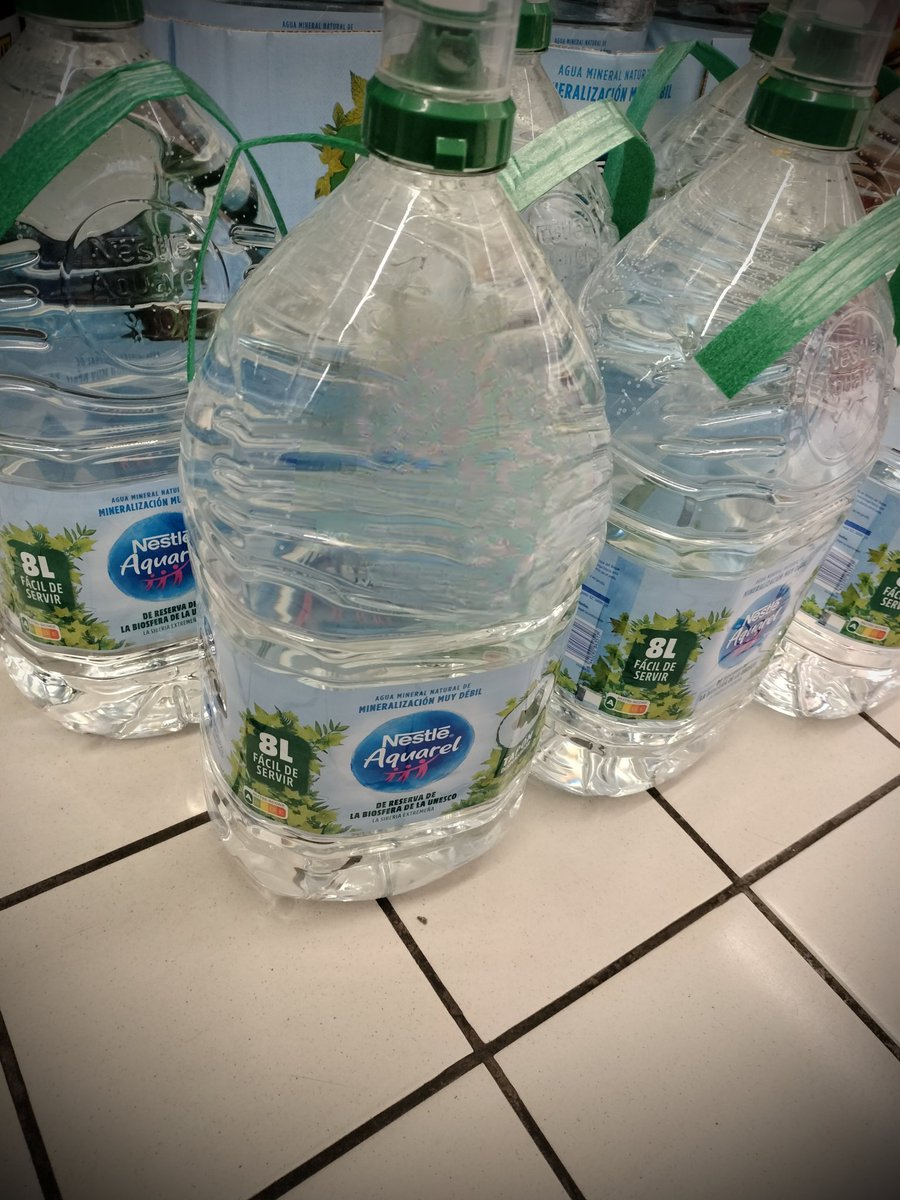 Estamos cerca, muy cerca, de ver a gente con botellas de este tipo en los gimnasios…
