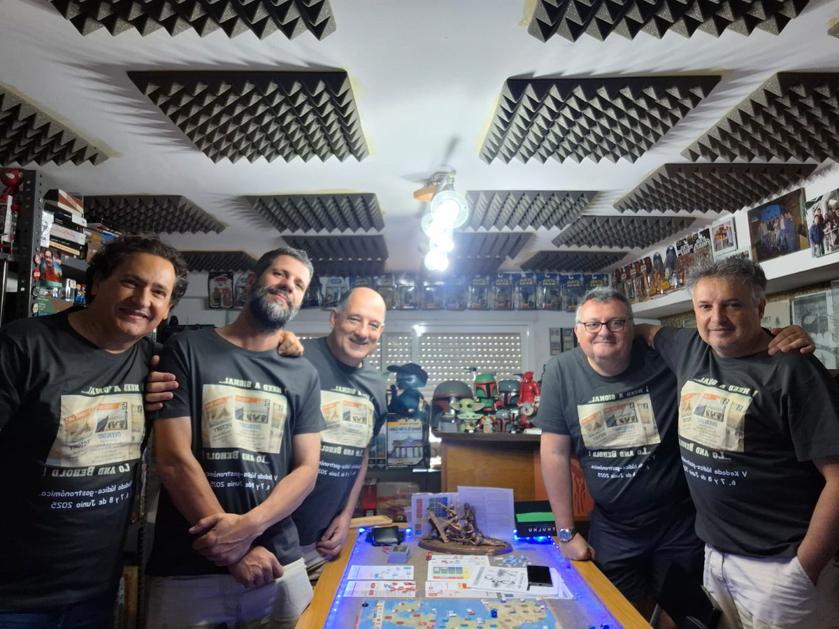 Segunda jornada ludogastronómica. Buena gente y buenas risas.