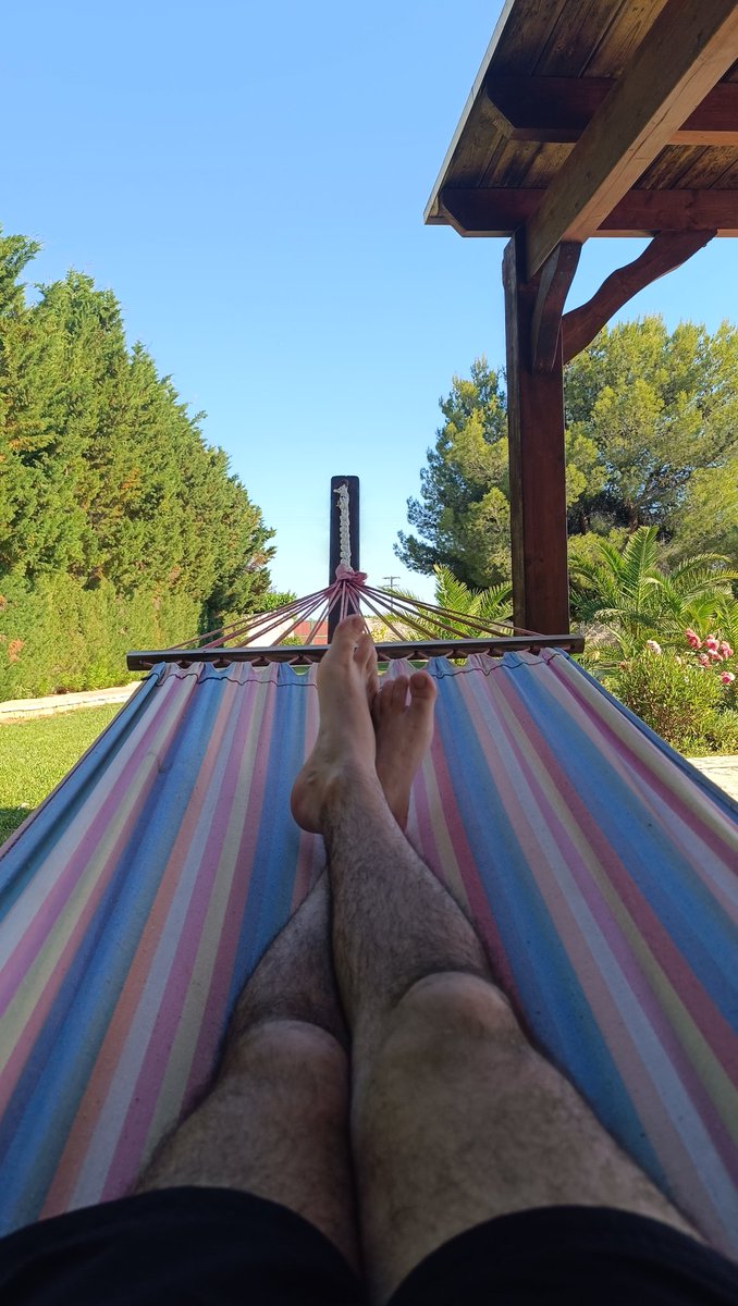 Chilling weekend for your God while you're at home desperate for some attention... Open your wallet and do something smart 💸🏧
$niff
$end
#findom #findomalpha #findomfeet #feetworshi̇p #feetfetısh #feetman #cashdrain