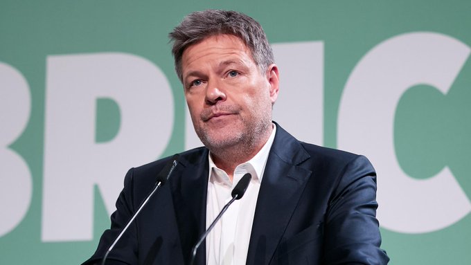 homo_est_liber's tweet image. #Habeck lehrt in #Berkeley #Kalifornien zusammen mit Ulrike #Malmendier, die ihn als deutsche Wirtschaftsweise an ihre Uni eingeladen hat. Das zeigt den links-grünen Filz, der unser Land zerstört: Eine grüne Wirtschaftsweise verschafft ihrem Lieblingsminister eine Gastprofessur.