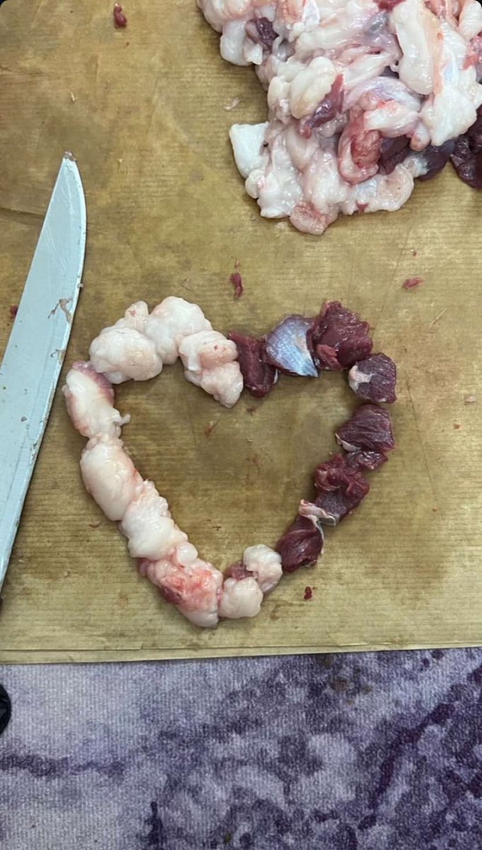 تجرعت الصبر يا غايبي وإثر الصبر محدود
طلع قلبي أرق من الحمول اللي على كتفي .