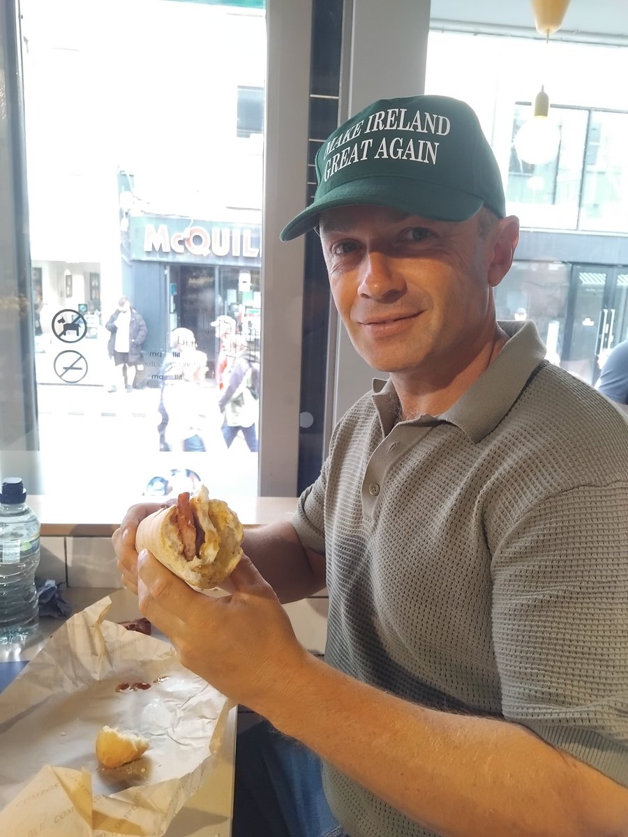 What every good nationalist needs before he takes back his country,
A breakfast roll!
🇮🇪🇮🇪