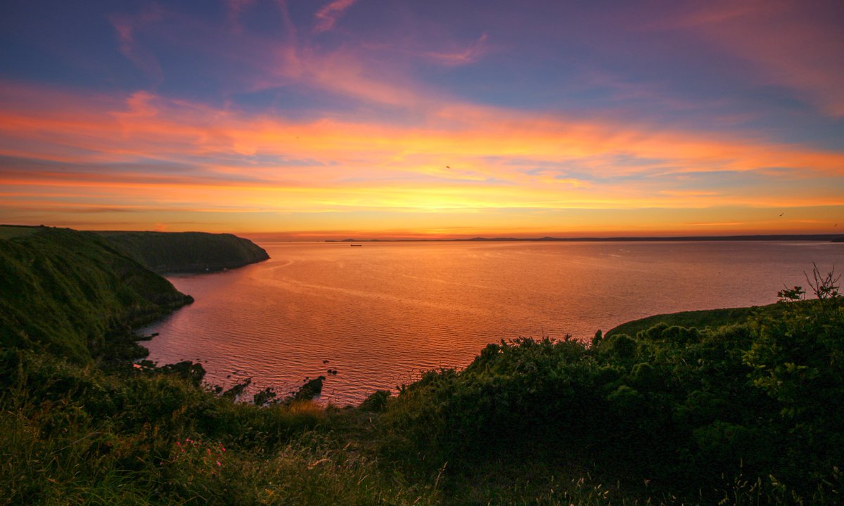 philipp_collins's tweet image. if you love our fireball in the sky ,
sunset in Pembrokeshire🏴 🏴
happy weekend all 🫶 🍷