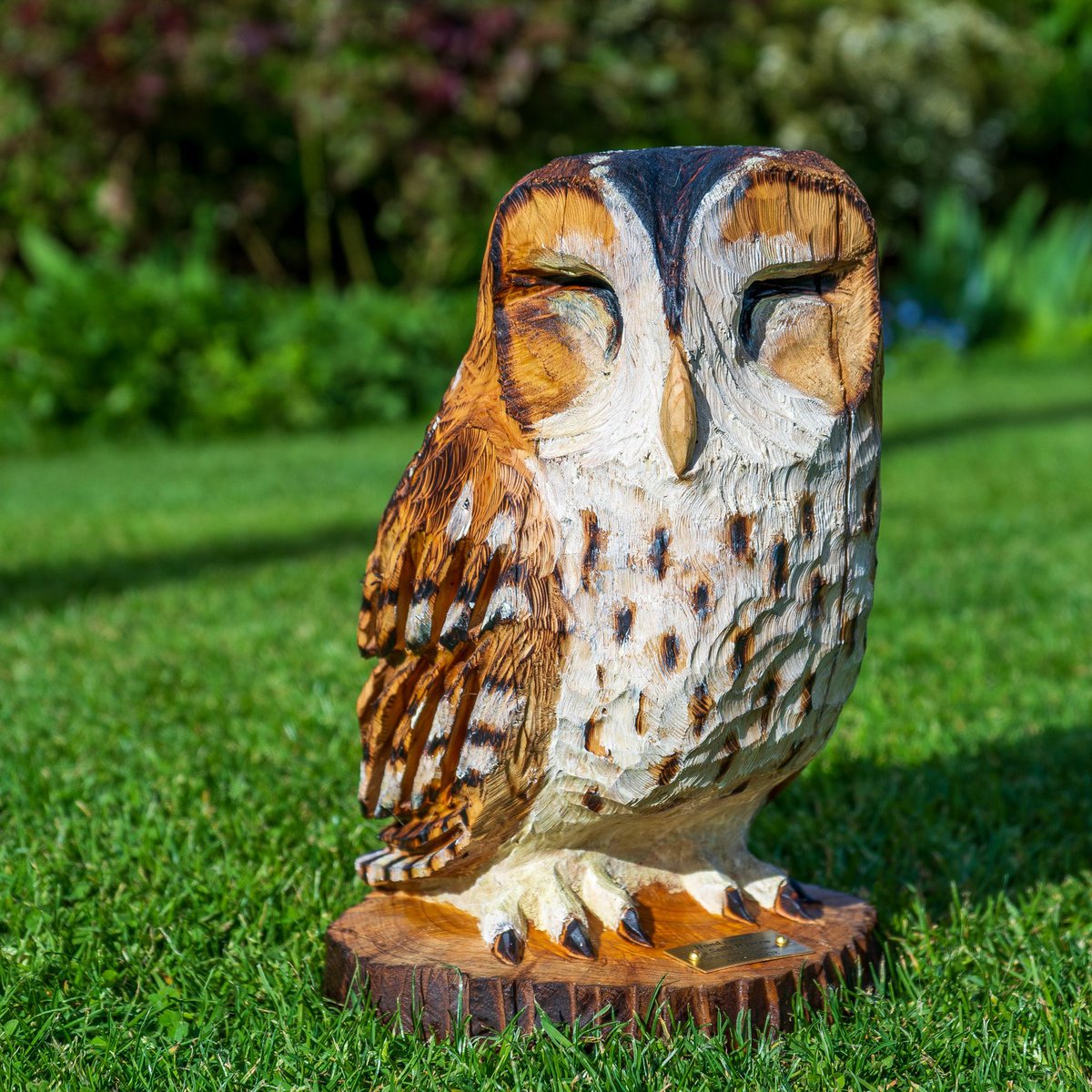 A combination of subtle pyrography work and coloured wood stains makes these wooden Owl sculptures come to life.