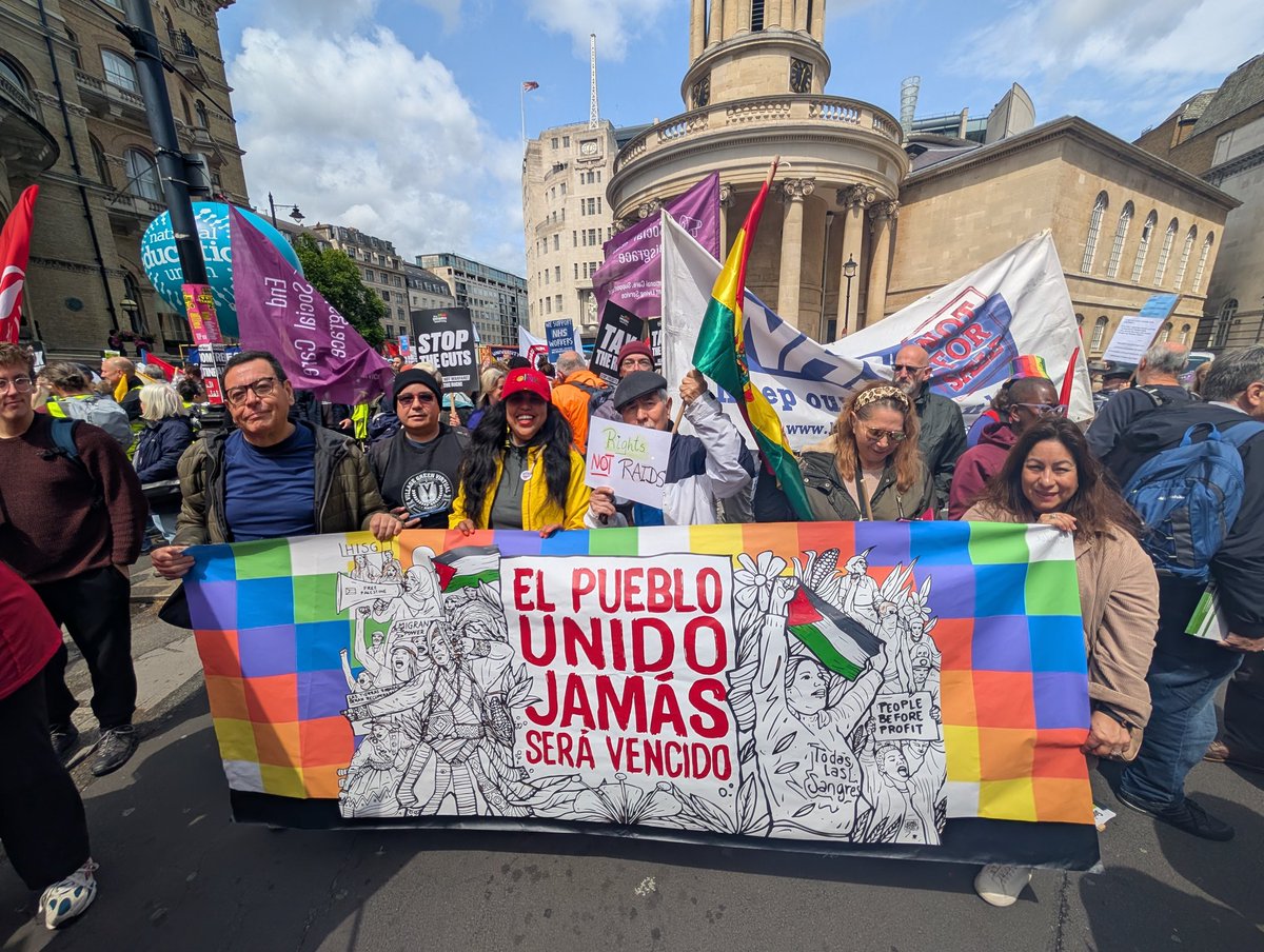 madeinbolivia's tweet photo. El Pueblo Unido Jamás Será Vencido! ✊🏽✨
Ready to march with our Migrant Block here at the People's Assembly
#MigrantPower
#RightsNotRaids
#Scrapthe10YearRule https://t.co/1tsPo1prtD