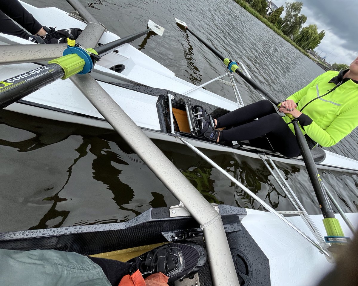In de knoop 🪢😅Fijne oefening om meer zelfvertrouwen te krijgen bij skiffen 
#roeien