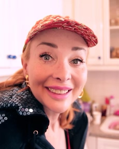 Today at  4pm @Parkinn #Southend EILEEN DALY PRESENTS
Filmmaker, actress &amp; singer Eileen Daly will be joining us to introduce three of her short films. (Cert 18.)
Supported by Antebody (17mins).
🎟️ thewhitebus.co.uk/southend-on-se… #indiefilms #indiefilmmakers #Film #Southend