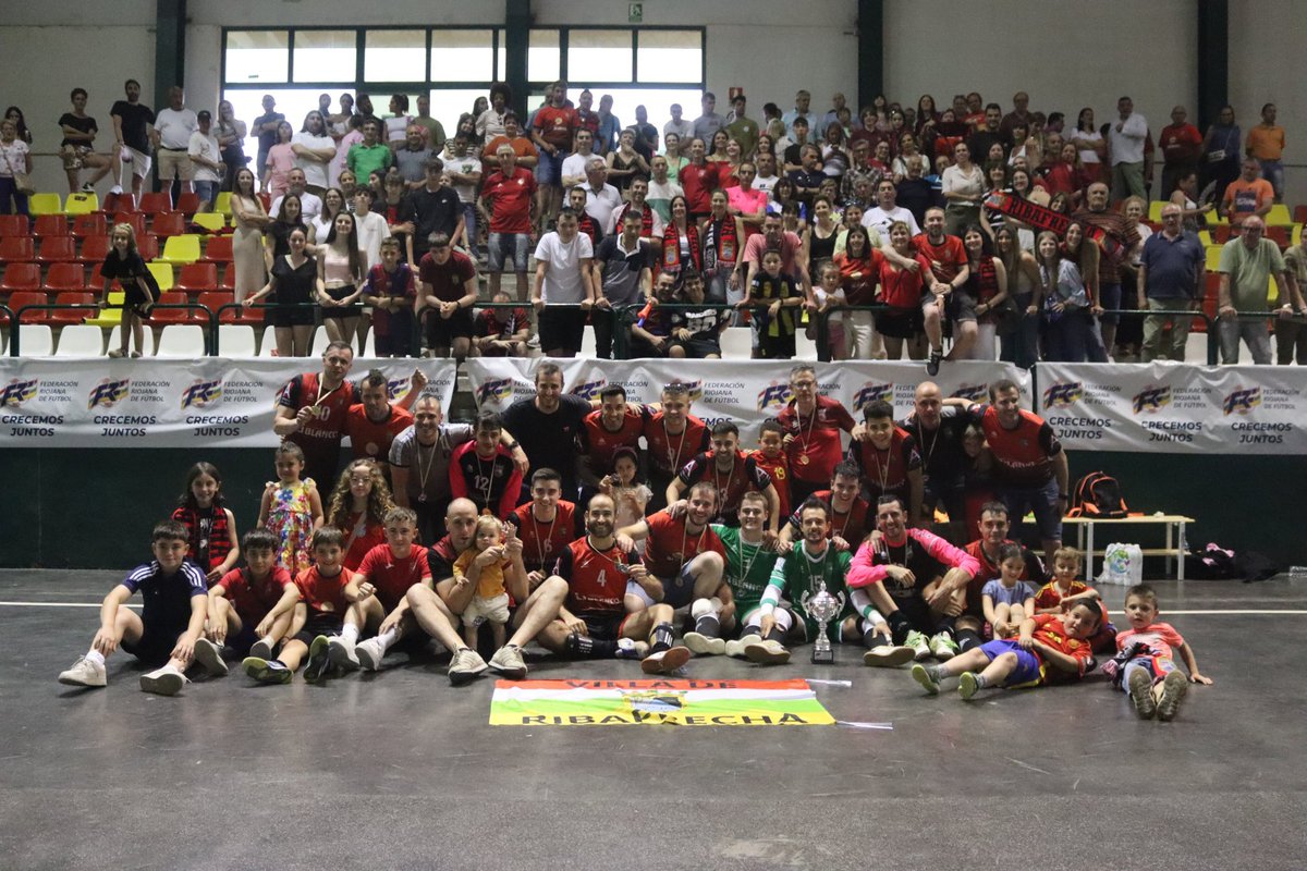 Federación Riojana de Fútbol (@fedriojafutbol) on Twitter photo 🏆⬆️ Con la Liga y la Copa en el zurrón, el <a href="/RibafrechaFc/">Villa de Ribafrecha F.C.</a> comienza hoy sábado el asalto al ascenso a 2ª B.
🆚 <a href="/CD_KirolSport/">C.D. Kirol Sport</a>
🏟️ PM Orkien
🕓 16:00 horas
VAMOS 'troncheros'
#Futsal Riojano
#CrecemosJuntos 🏆⬆️ Con la Liga y la Copa en el zurrón, el <a href="/RibafrechaFc/">Villa de Ribafrecha F.C.</a> comienza hoy sábado el asalto al ascenso a 2ª B.
🆚 <a href="/CD_KirolSport/">C.D. Kirol Sport</a>
🏟️ PM Orkien
🕓 16:00 horas
VAMOS 'troncheros'
#Futsal Riojano
#CrecemosJuntos