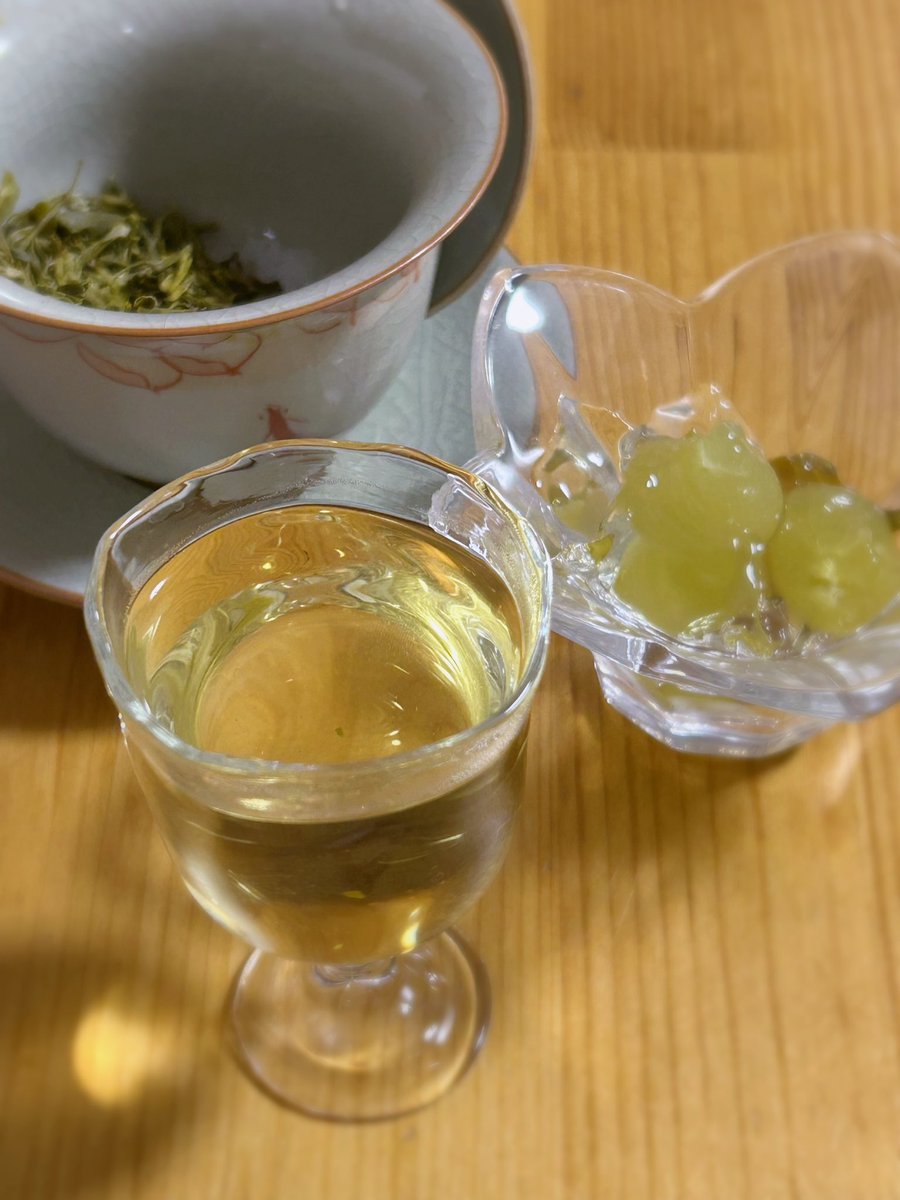 nekotapana's tweet image. 夕食後の一杯、黄山毛峰🍵お茶のお供はマスカットゼリー。
 #木漏れ日のお茶会 
 #茶好連