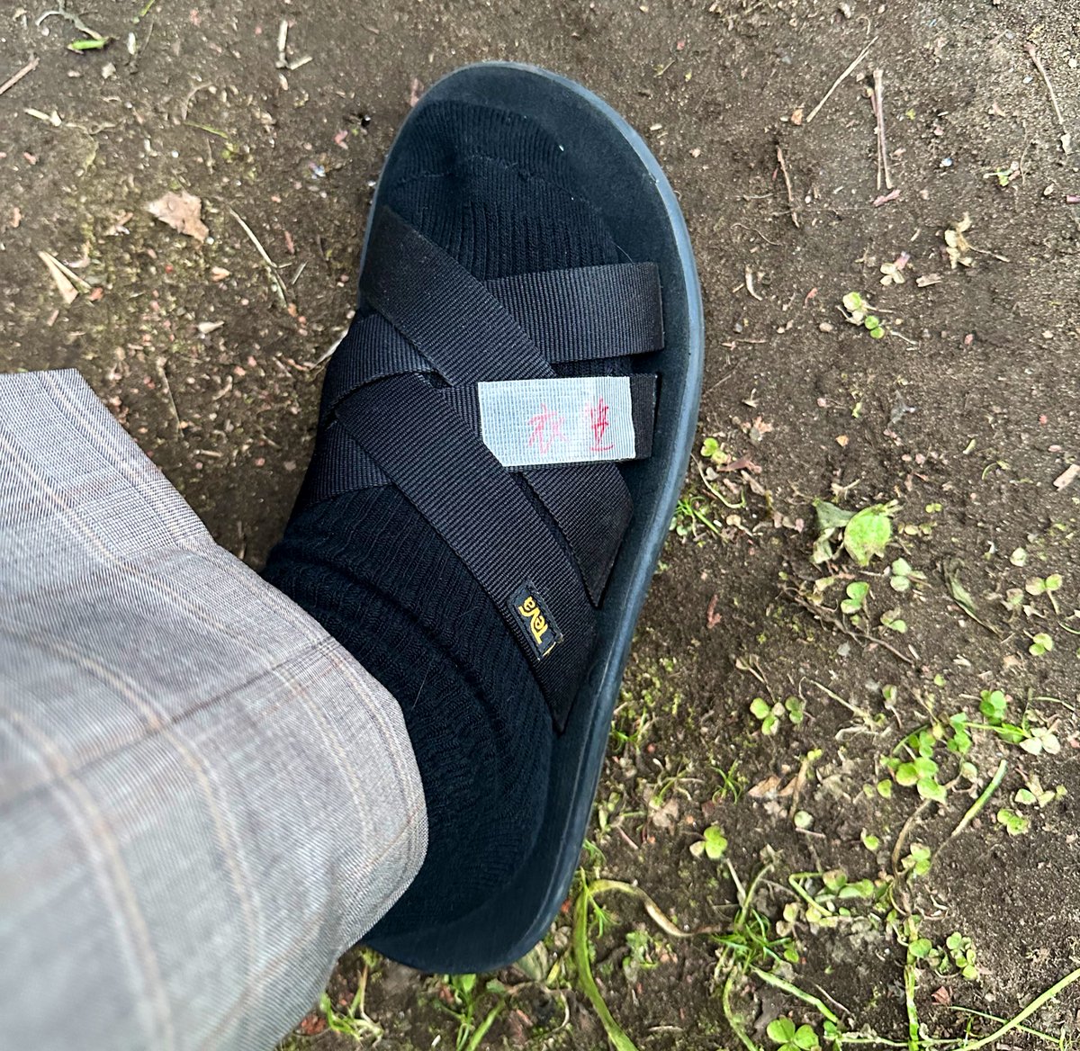 lespros_inaba's tweet image. #ムサシノ輪舞曲　
今夜第8話放送💐
物語は最終章に突入。
台本が届くの凄く
ワクワクしてたな撮影時。
写真は衣笠の現場サンダル。
お見逃しなく！