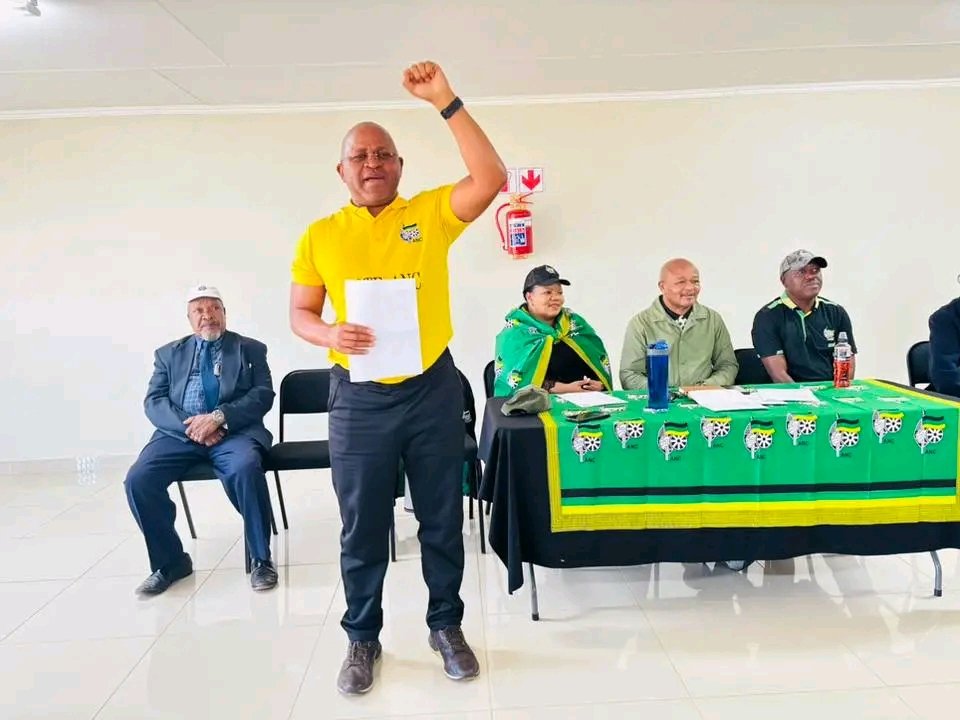 senzoamchu53920's tweet photo. As we head to the 11 June by-elections, @Senzo_Mchunu_ is in Mpumalanga on a door-to-door campaign, urging communities to vote for the ANC, the party of real development. Locals are welcoming him warmly, knowing his strong track record.

#VoteANC #Ward18 #Mpumalanga #SenzoMchunu https://t.co/0YsiZ8HjHQ