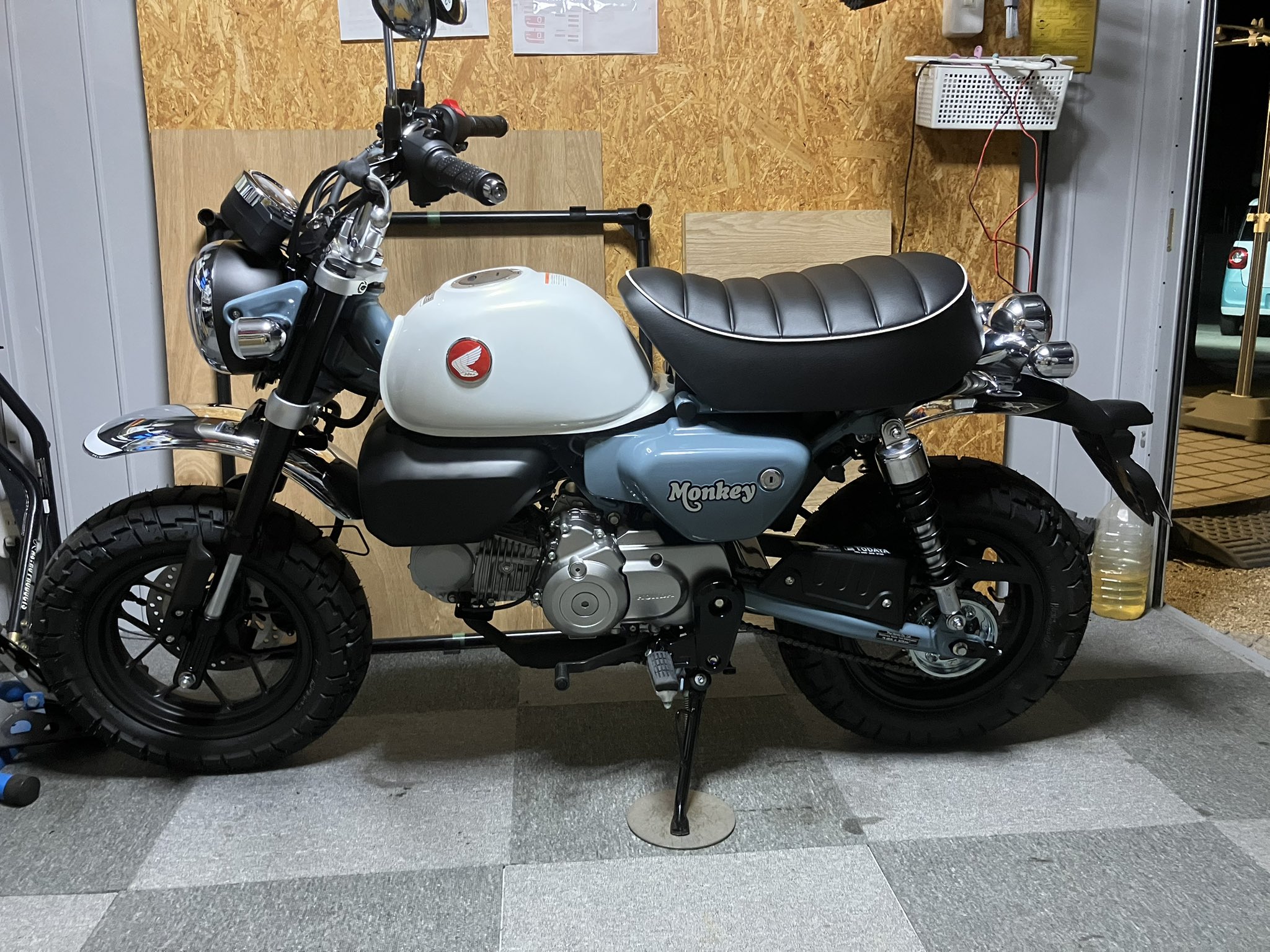 モンキー125純正シート　新車外し モンキー125新車外し 純正シート 即日発送可