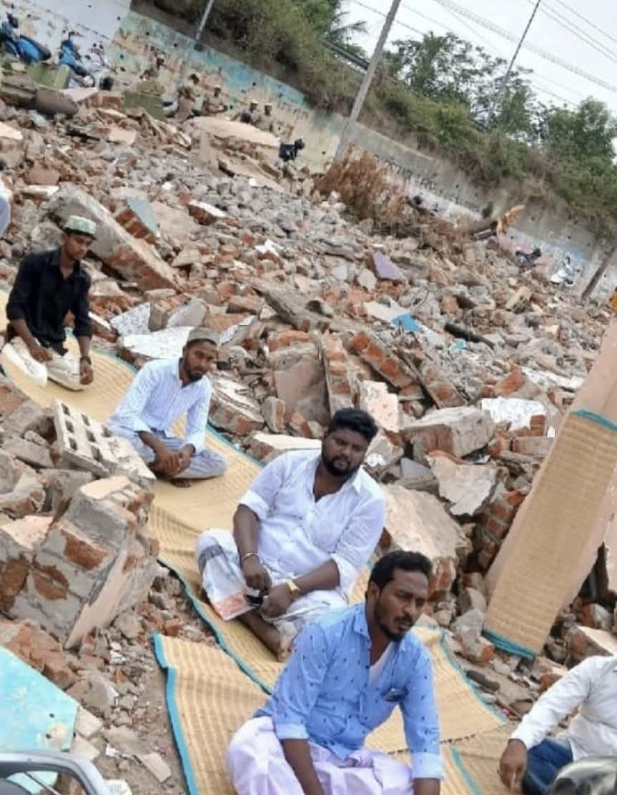 smuvais's tweet image. இந்த மாதிரியான பெருநாள் தொழுகை  நடந்தது உ.பி,பீகார்ல  இல்ல.இதே #திராவிட_மாடல் ஆட்சியில தான்!

Anyways Eid Mubarak My Dear உபிஸ்❤️

இடம் : அனகாபுத்தூர், சென்னை.