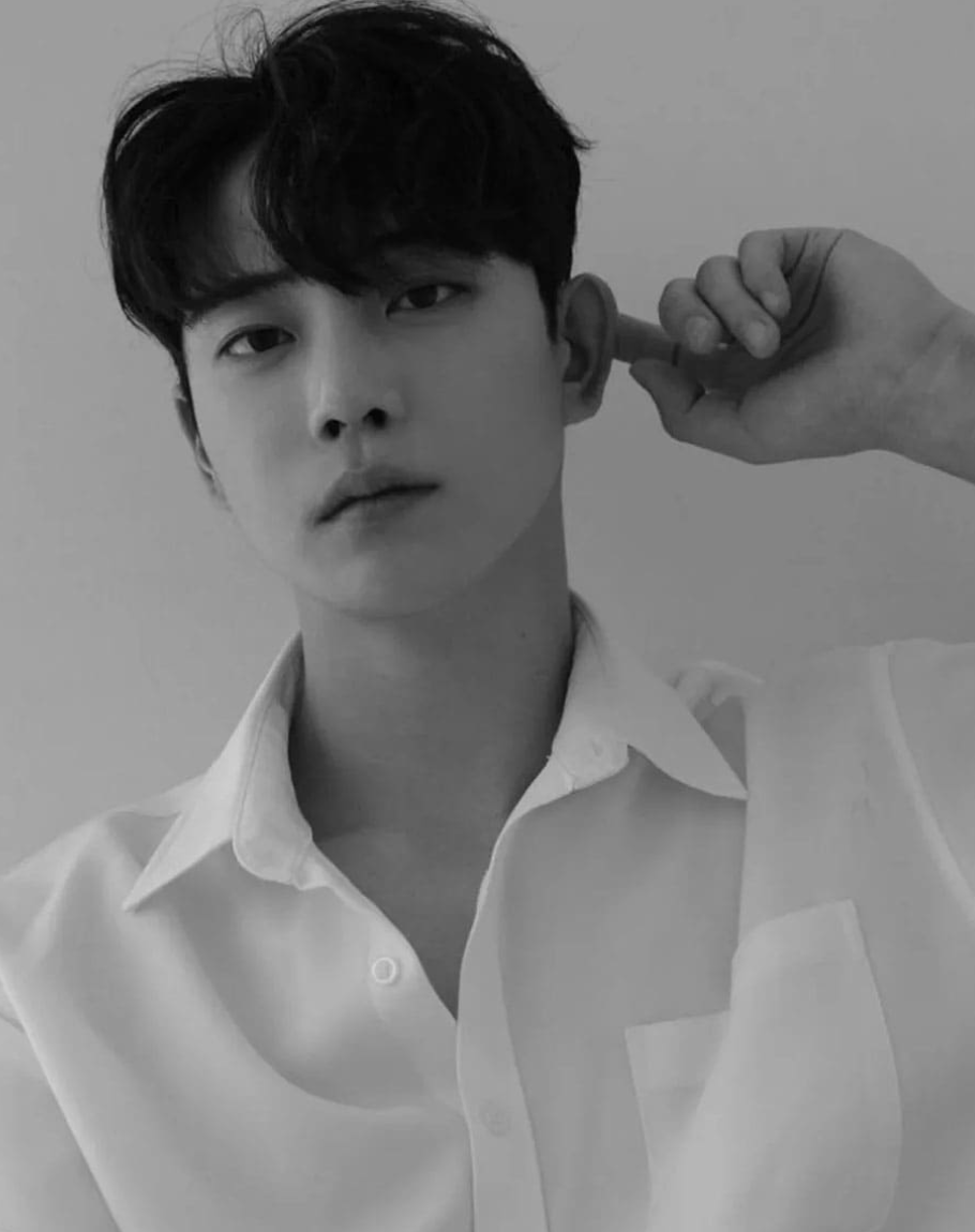 SeoulCrushReal's tweet photo. Tragic loss Model Kim Jong Suk dies at just 29.
#KimJongSuk #DASHU #SkipDating #YooJaeSuk #JeonSoMin #Nuksal https://t.co/U8hlVln3Eu