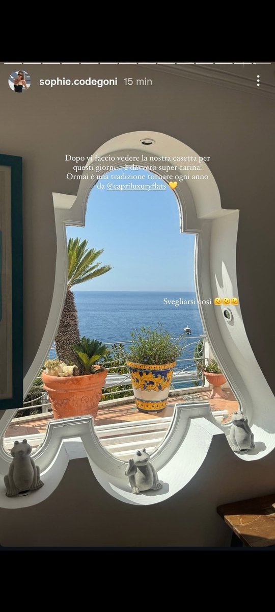 FrankaSinc's tweet photo. Goditi questo paradiso☀️🌊🩵 in vero senso di parola..piu`che puoi piccola♥️
#sophiecodegoni🫶
#capri https://t.co/gHuxubDN4n