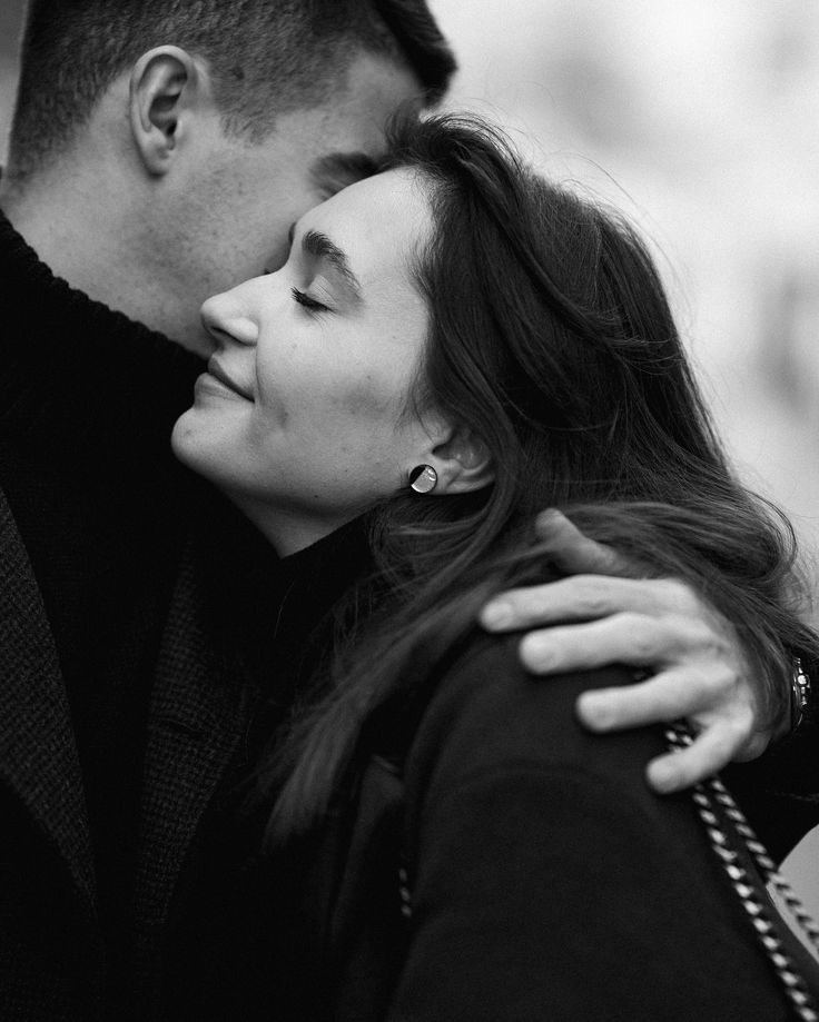 Misterioso destino
y su balanza
que rige las leyes
del amor.
Pudiste encontrar
mi corazón
cuando ya había perdido
la esperanza.