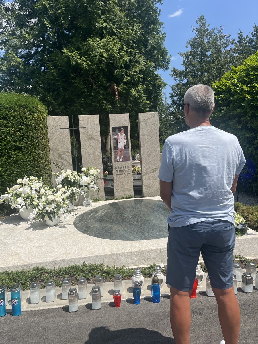 U tišini Mirogoja i trideset dvije godine nakon tvog preranog odlaska💔