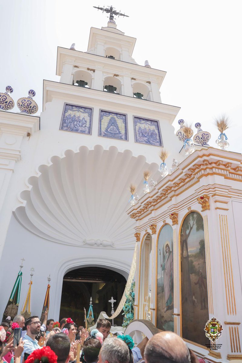 hdadmatrizrocio's tweet photo. @JuanMa_Moreno @antoniosanz 🟢 La querida hermandad de Umbrete con su inconfundible carreta ya se han presentado como cada año ante la Virgen del Rocío

¡Viva Umbrete! ¡Viva la Reina de las Marismas! 

#ElRocio25 https://t.co/BUP2RBMXQ3