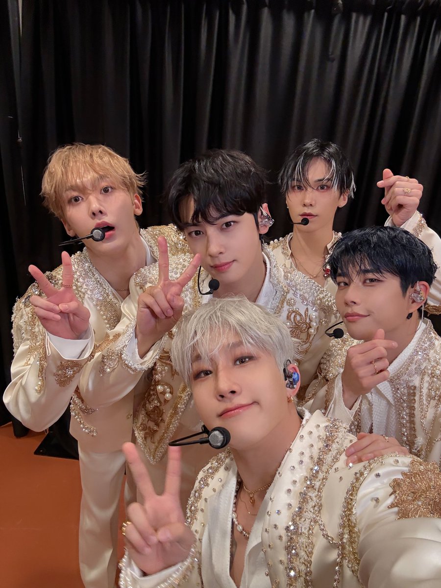 [📸] 🌟 250607 The 4th #ASTROAD #Stargraphy DAY1 🌟

아로하와 함께한 오늘,
가슴 깊이 오래도록 남을 소중한 추억이 되었어요.
이 순간을 함께해 줘서 정말 고마워요💖

#아스트로 #ASTRO #아로하 #AROHA
#아스트로드