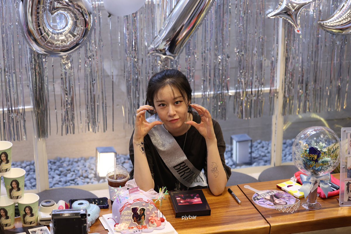 China PJY Bar tweet media