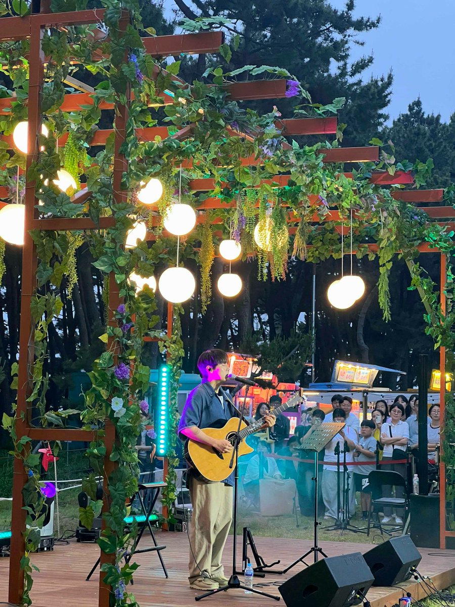 🎤

홍이삭이 홍이삭했던 오늘...💓
함께해 주신 모든 분들께 감사드립니다!

우리는 내일, 제주에서 만나요🏝️

[2025 송림동화 아트페스타 Setlist]

1. 숲
2. aewol
3. Close To You
4. 내사랑 내곁에
5. 나는 너만 사랑할게
6. 바람의 노래
7. 걱정말아요 그대

#홍이삭 #IsaacHong