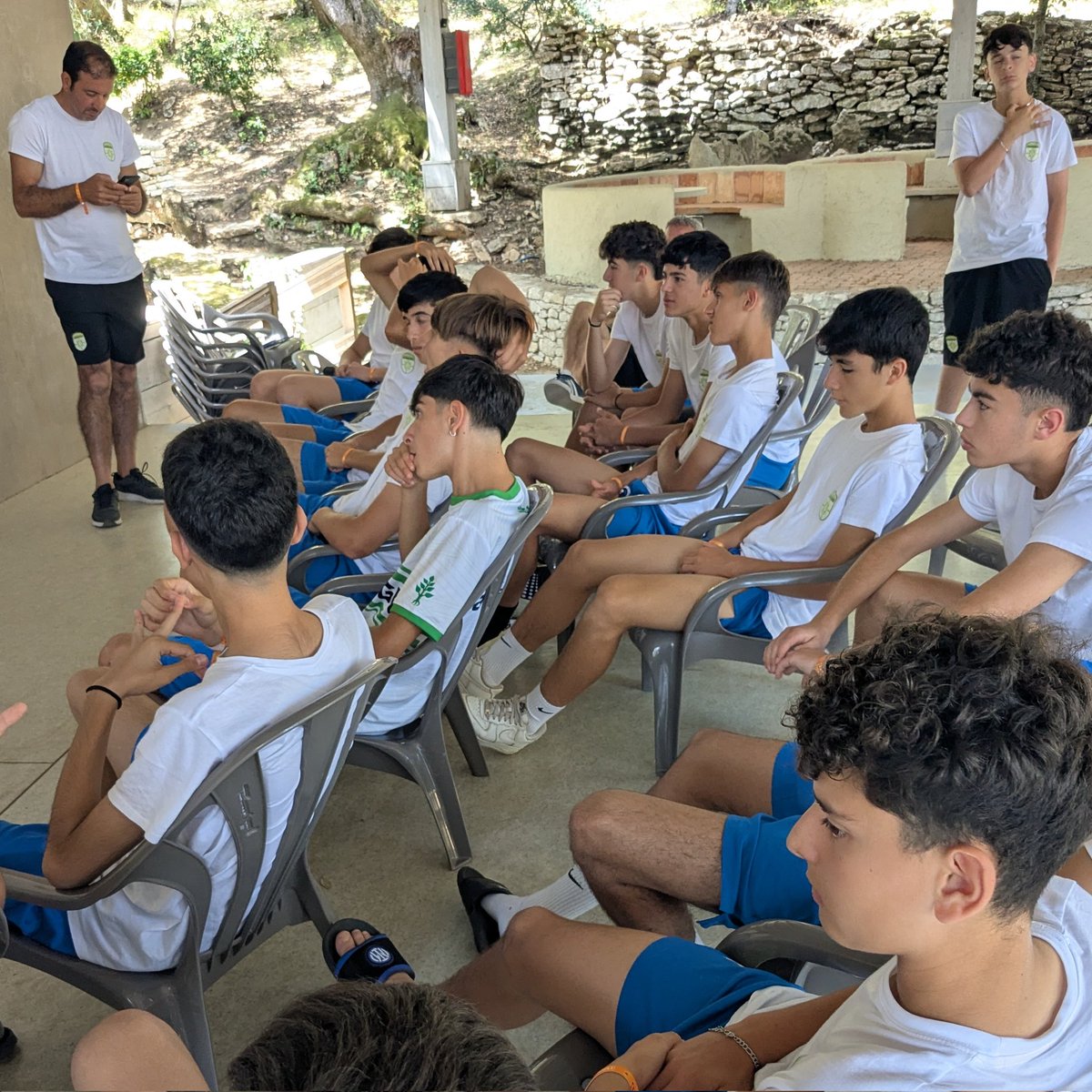 ⚽ Natzionale Sarda: s'urtima riunioni tecnica cun is giogadoris prima de sa partida de #Under16 cun sa Corsica.

<a href="/SquadraCorsaUFF/">Squadra Corsa</a>
#NatzionaleSarda
#Sardigna
#Corsica