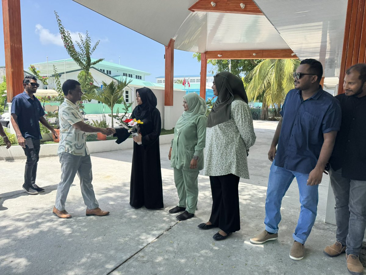 މިނިސްޓަރ އަބުދުالله ނާޒިމް އިބްރާހީމް ހއ. ދިއްދޫ ހޮސްޕިޓަލްގެ އިސްވެރިންނާއި މިއަދު ބައްދަލުކުރެއްވުން. މި ބައްދަލުކުރެއްވުމުގައި ހޮސްޕިޓަލުން ދެވޭ ޚިދުމަތް  ހަރުދަނާކުރެއްވުމާއި  ދިއްދޫގެ އައު ހޮސްޕިޓަލް އެޅުމަށް ހަމަޖެހިފައިވާ ބިމުގެ ސަރަޙައްދު މިނިސްޓަރ ބައްލަވާލެއްވި.