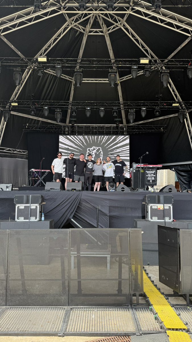 LosCampesinos's tweet image. Los Camp! play @Primavera_Sound tonight.
📍 Schwarzkopf Stage
⏰ 19:45 (60 min set)
I am telling you this as a word of warning: we are gonna go so fucking hard.
There are no clashes, there is only Los Camp!