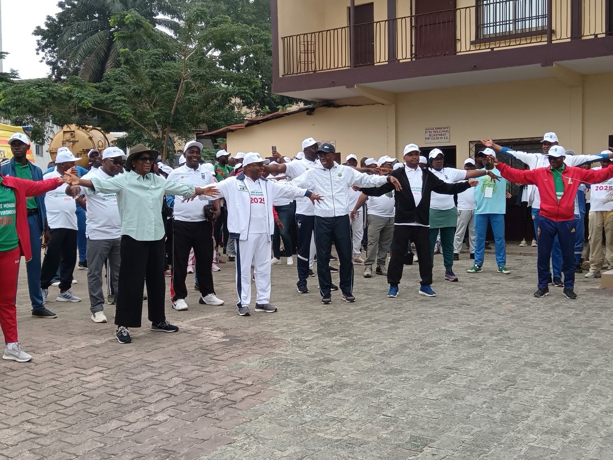 PamCongo's tweet image. Cette année encore, @UN_Congo était aux côtés du @EnvDDBC_GouvCg 🇨🇬 lors de la marche verte !
#JournéeMondialeDeLEnvironnement, #LutteContreLaPollutionPlastique