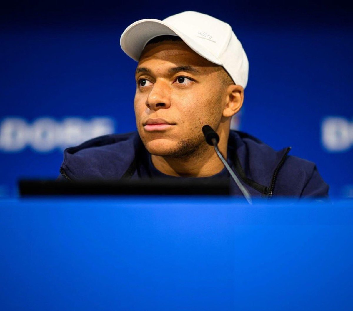 🚨🗣️ Kylian Mbappé :

« Le fait que le PSG remporte la Ligue des Champions sans moi ne me concerne pas. C'est une bonne chose. On a tous des défis à relever, c'est à moi de travailler. » 😉
