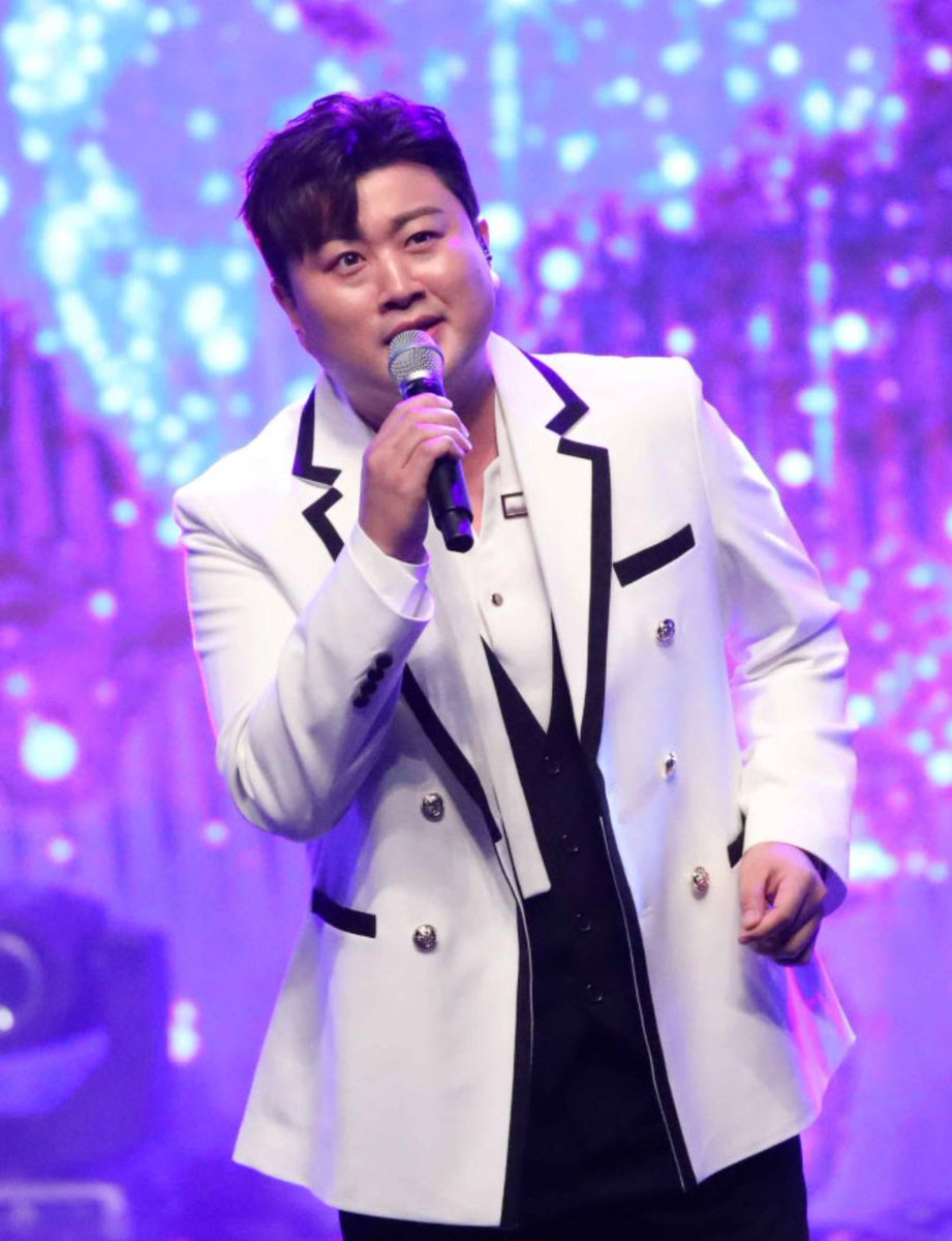 김호중 뉴욕타임스퀘어에서 반짝반짝 빛나는 별 🌟 ✨️ 💕 
#김호중_뉴욕타임스퀘어
#월클호중
#김호중_뉴욕특전선물_축하해