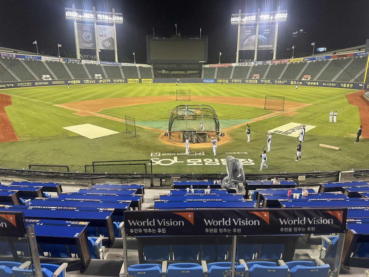경기 끝나고 잠실. 
두산 특타.