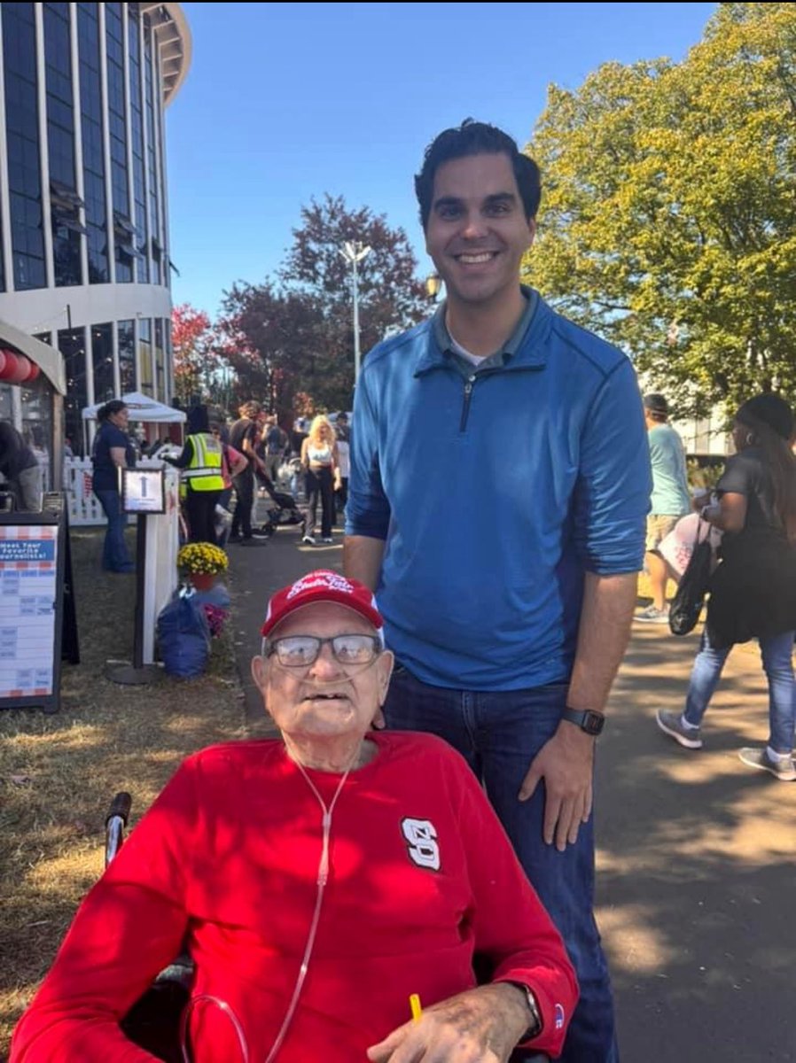 wx_anthony's tweet image. Some news to share with you all! This weekend will mark my last weekend shows @WRAL as I have made the difficult decision to explore new opportunities. I am so grateful for the opportunity and wonderful team with which I have worked. As for the next move- stay tuned!
#ncwx